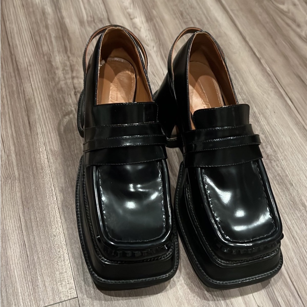 Shu Shu Tong Loafers